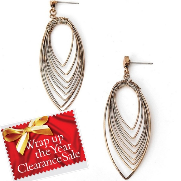 Jewelry - 🎁CLEARANCE 🎁Antique Gold Drop Leaf Earrings